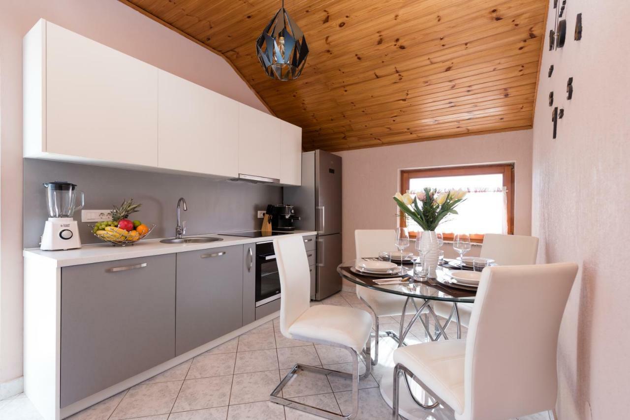 Lola Apartment Veprinac Zewnętrze zdjęcie